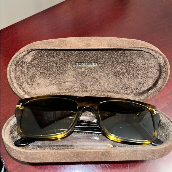 TOM FORD sunglasses - Fausto style - Dark Havana color - Picture 15 of 16
